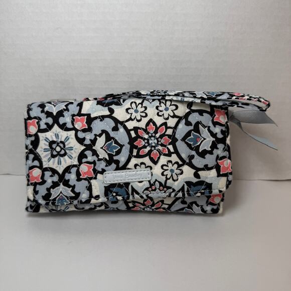 Vera Bradley Lisbon Medallion RFID Smartphone Wristlet Wallet - Picture 1 of 7
